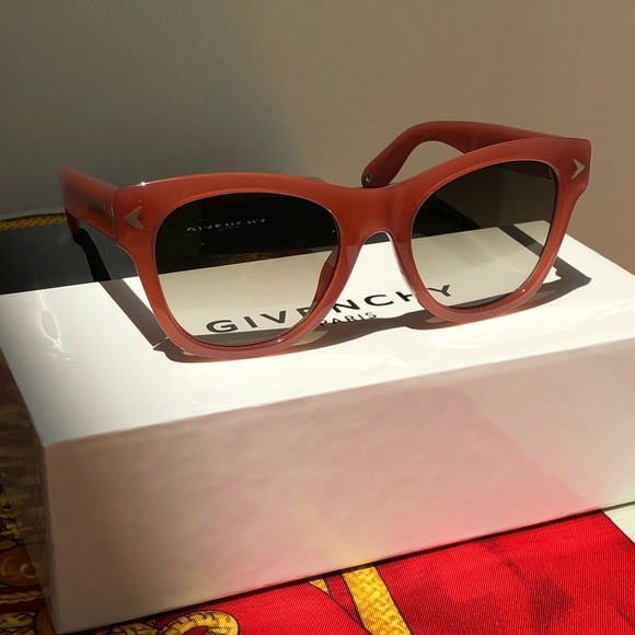 NEW Givenchy GV7010/S Pink Unisex Sunglasses - Picture 6 of 7